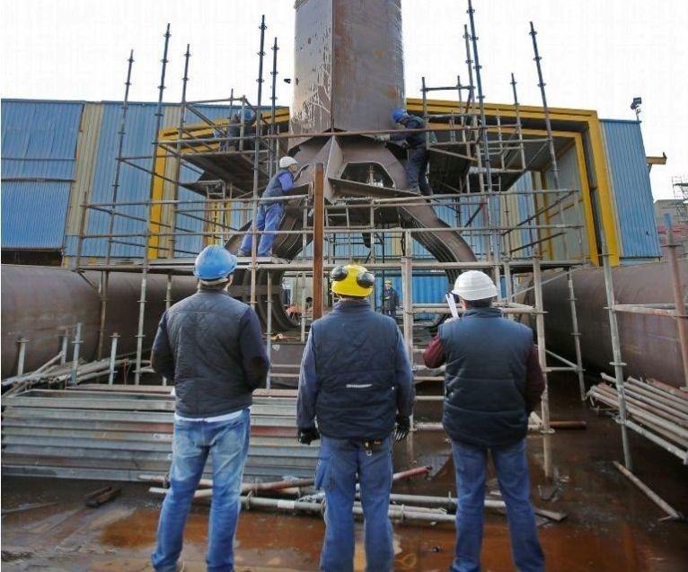 The platform in construction in Astilleros Cardama